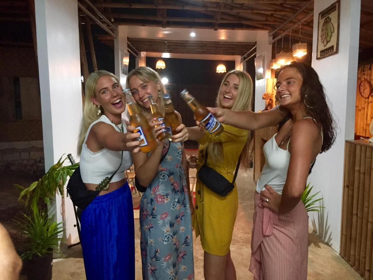 Bohemian Bohol Hostel Panglao Eksteriør billede